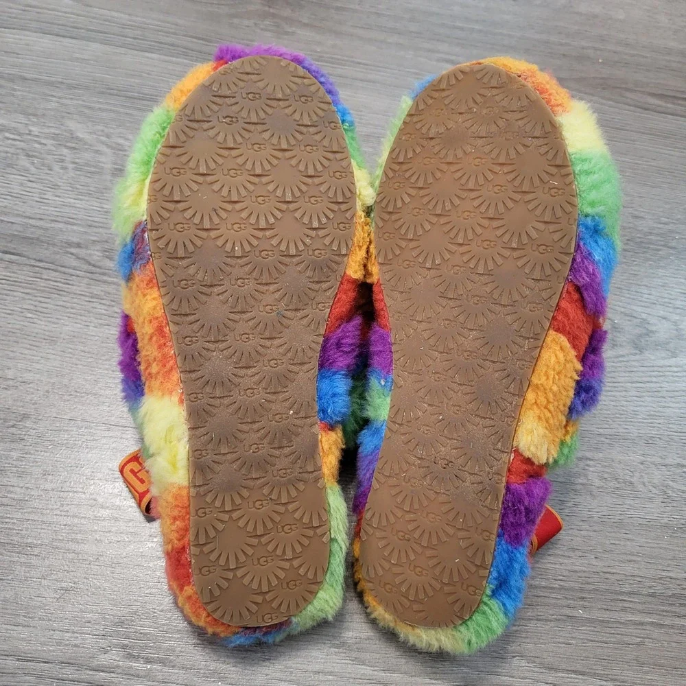 UGG Kids‎ Fluff Yeah Rainbow Slide Sandals Multi Color Faux Fur Girls size 4